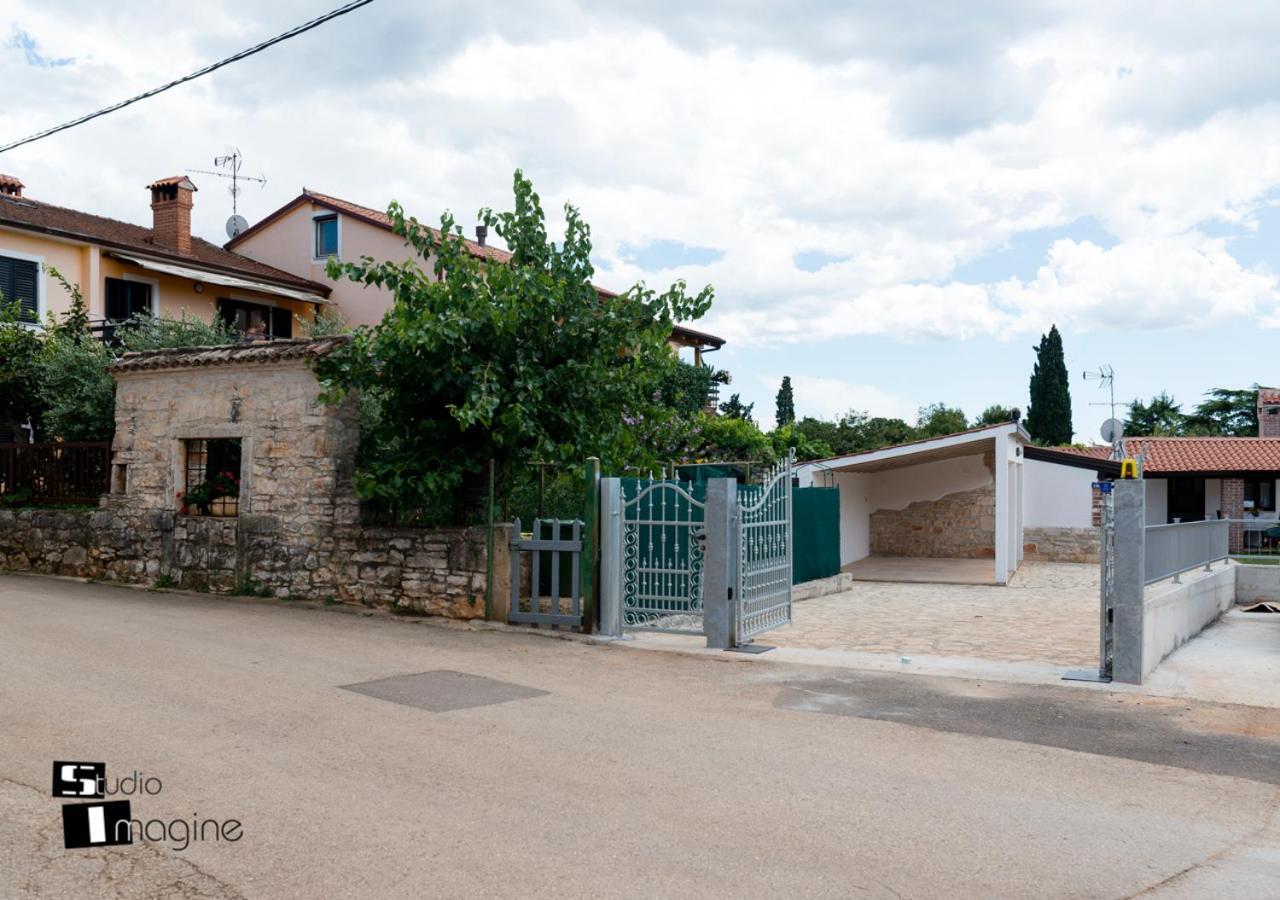 Charming Stone Cottage By The Sea Umag Exterior foto